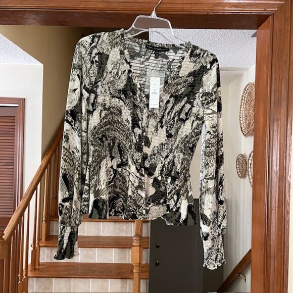 White House Black Market Tops - NWT White House Black Market Sidewinder Olive Stretchy Top Size XXS